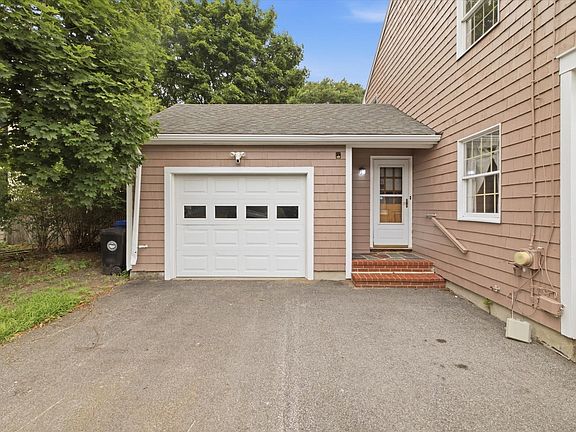 3rd image of 106 Edge Hill Rd