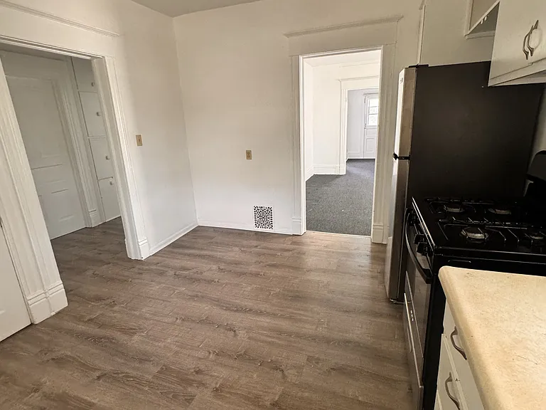 1432 Hayes Ave — Photo 4