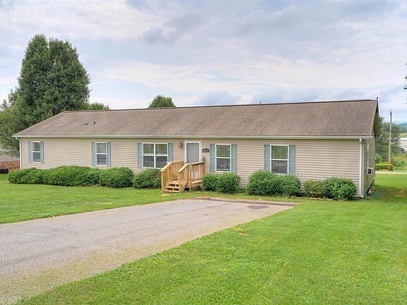 2nd image of 3875 Bainbridge Dr