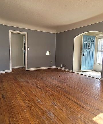 4th image of 706 W Walnut St