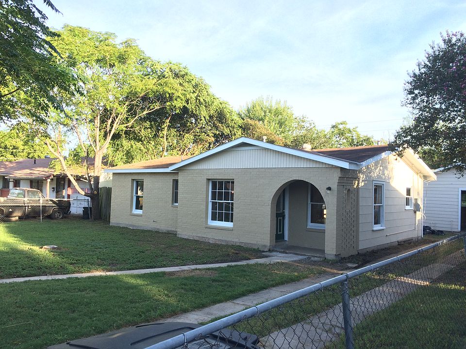 1st image of 118 Pool Dr