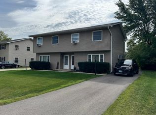 11-13 W Anchor Dr, Oswego, IL 60543