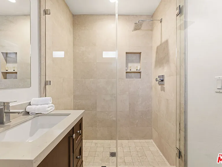 2741 S Palm Grove Ave — Photo 20
