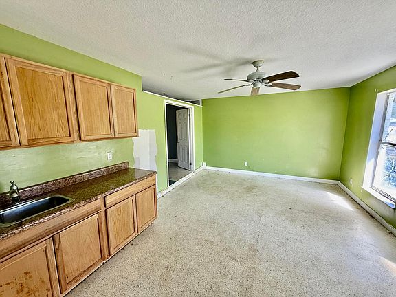 4th image of 129 NE Tunison Avenue