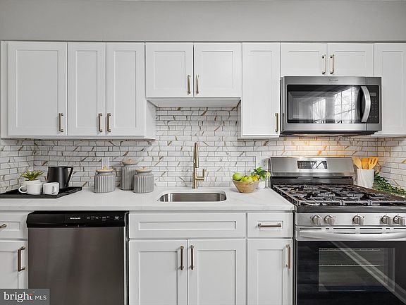 3rd image of 740 College Pkwy #7