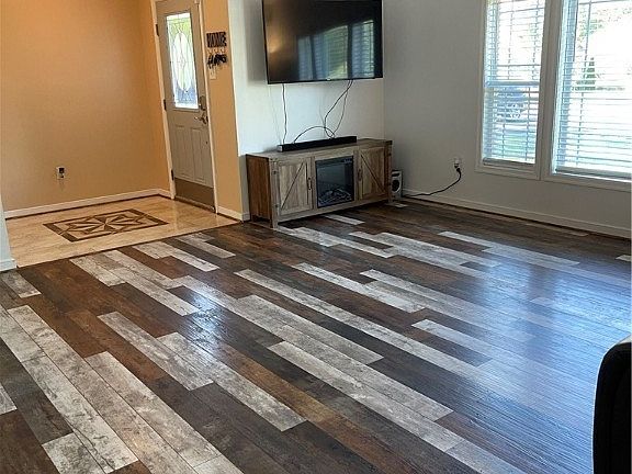 4th image of 6914 Oakrise Ln