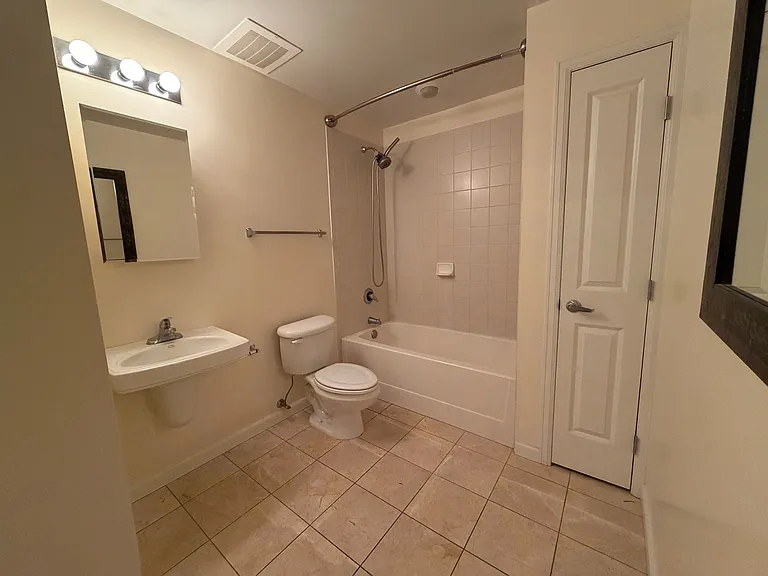 1950 N Logan St #309 — Photo 8