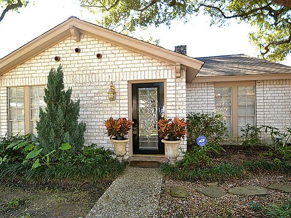 Front doorway inviting you inside.