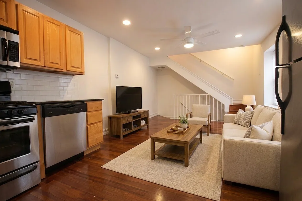 2 bed, 2.5 bath, 1300 sqft, $2,850 — Photo 2