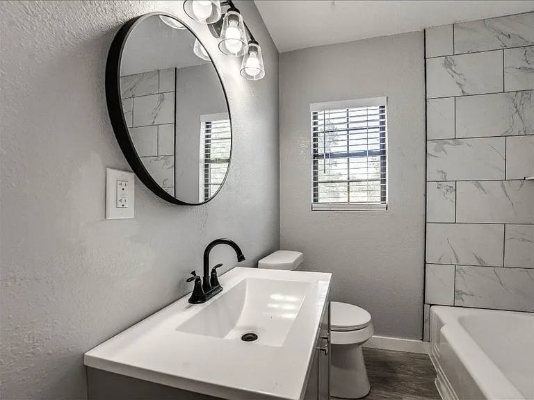 1209 NE 42nd St — Photo 6