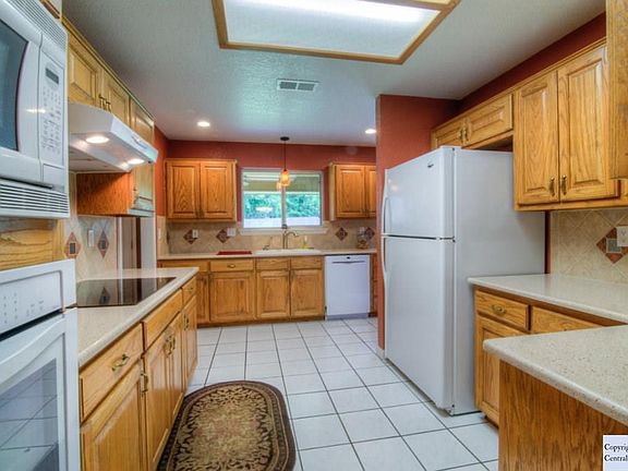 5th image of 909 Queens Dr