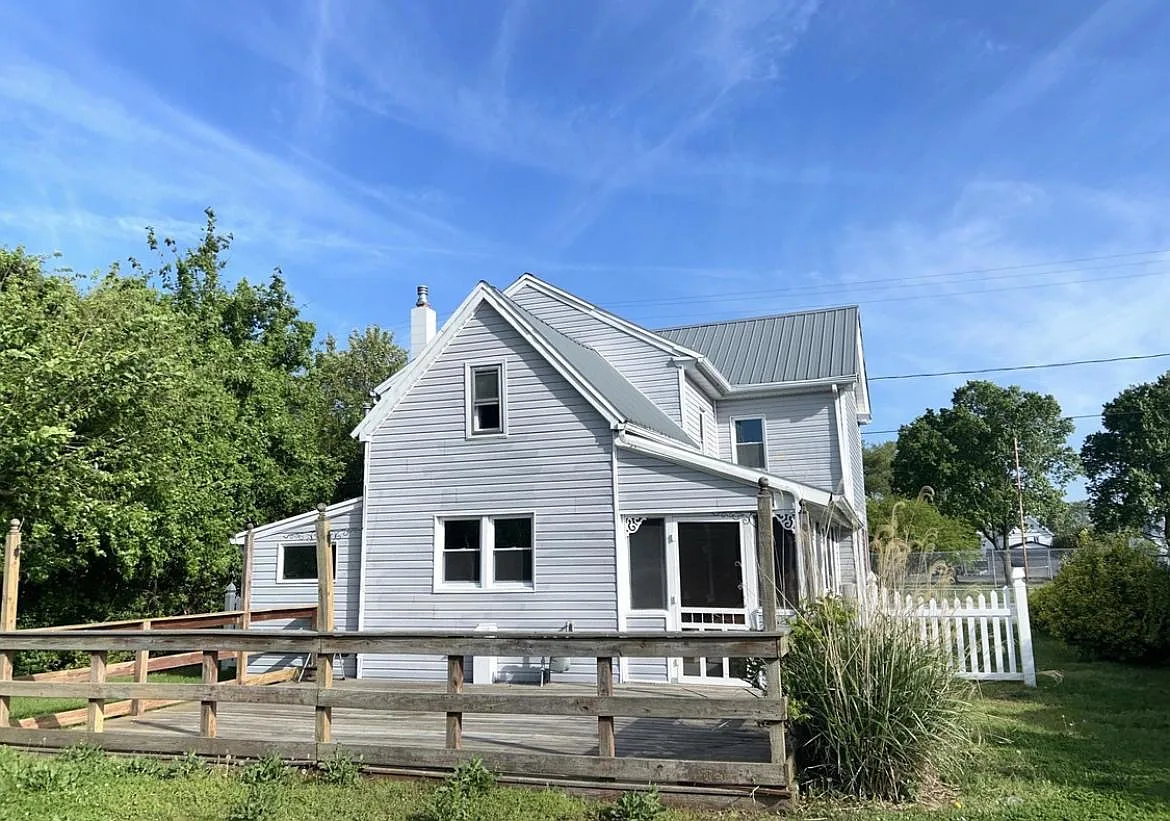 4 bed, 1266 sqft, $2,200 — Photo 4
