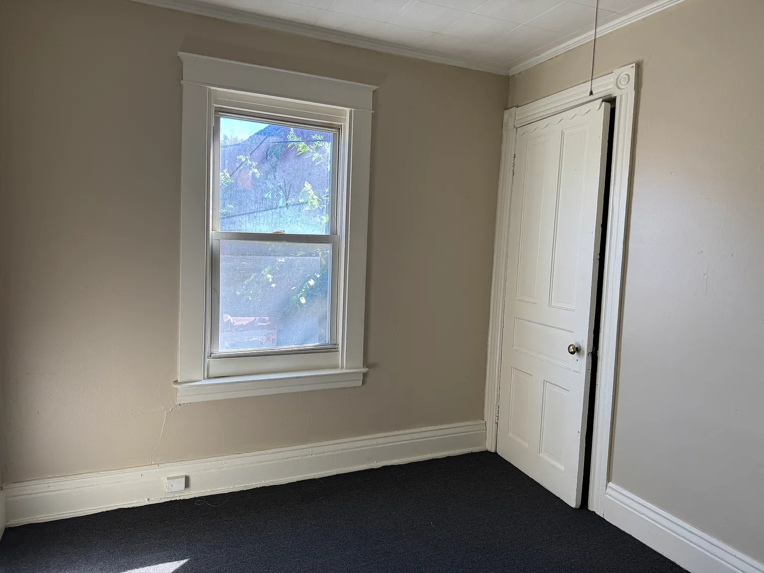 3 bed, 960 sqft, $1,000 — Photo 2