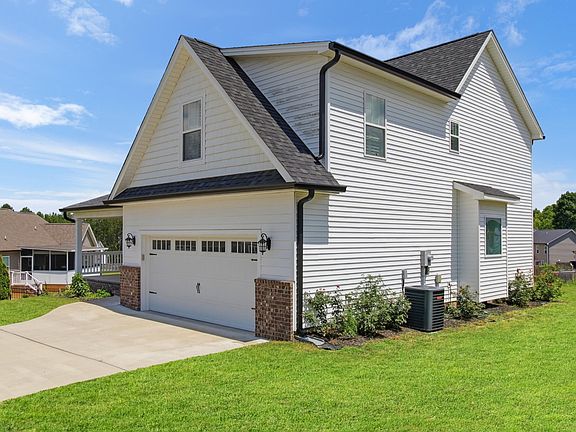 4th image of 3153 Kinders Way NW