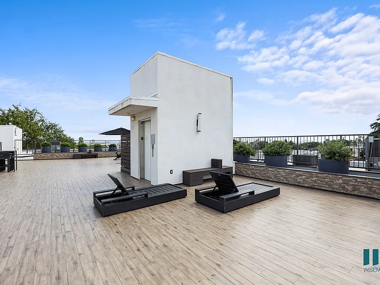 Rooftop Terrace with Entertainment Area