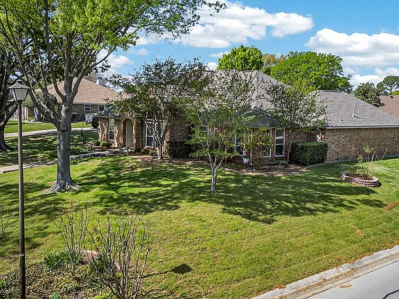 2nd image of 301 Raintree Dr