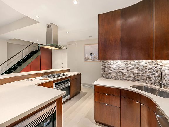 4th image of 260 W Broadway #3/4F