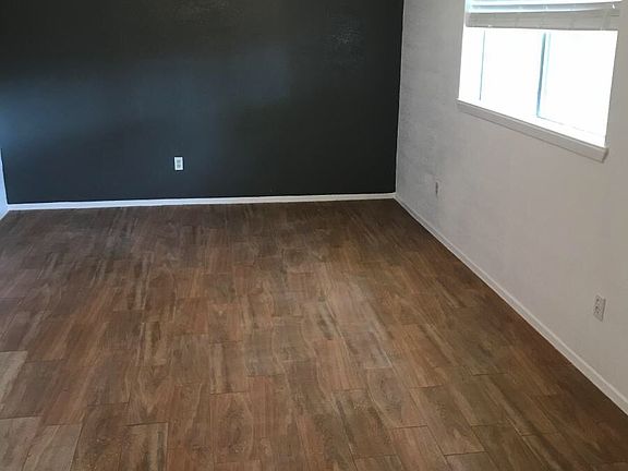 2nd image of 219 Maple Leaf Dr