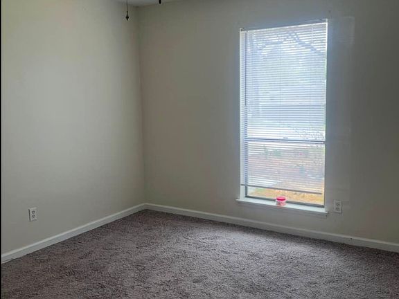 4th image of 1085 Park Forest Dr