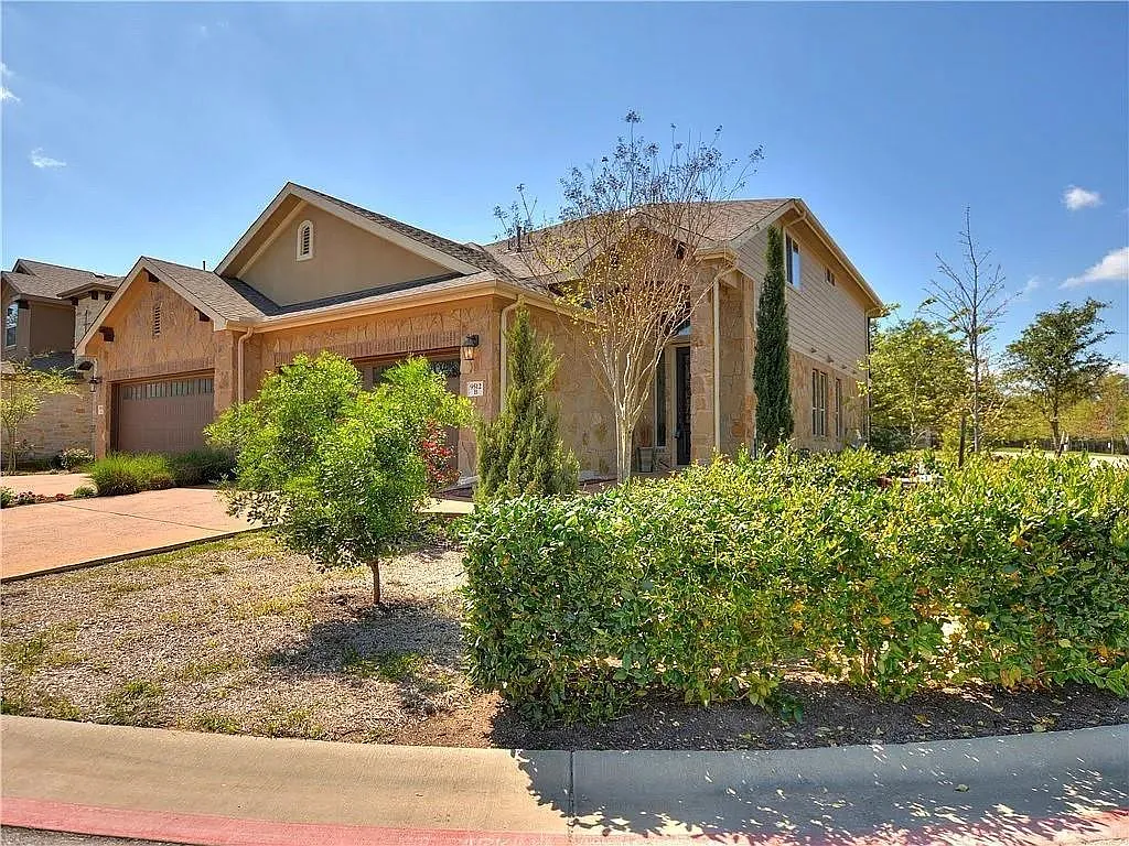 4 bed, 3.5 bath, 2518 sqft, $2,850 — Photo 1