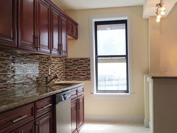 3rd image of 911 Walton Ave APT 5C
