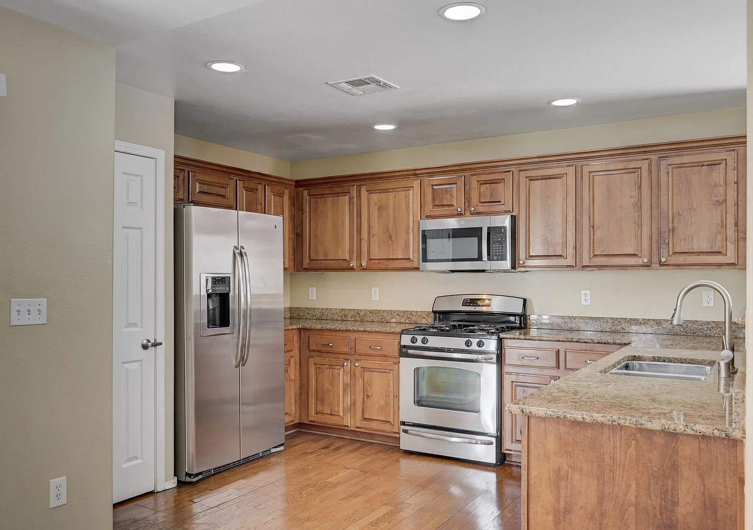 4bd Home — Photo 3