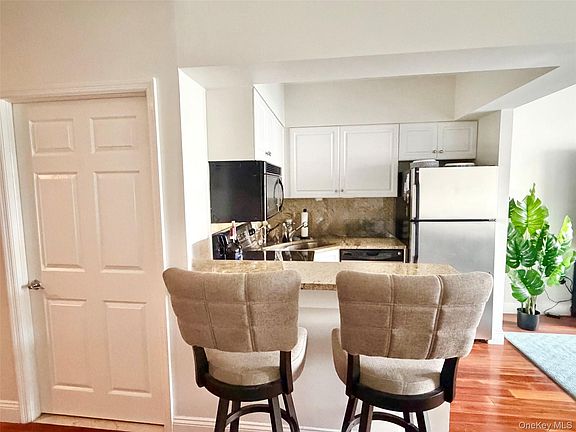 4th image of 100 New Roc City Plaza #210