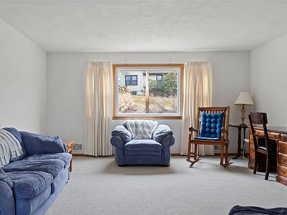 3rd image of 3229 Diana Ln