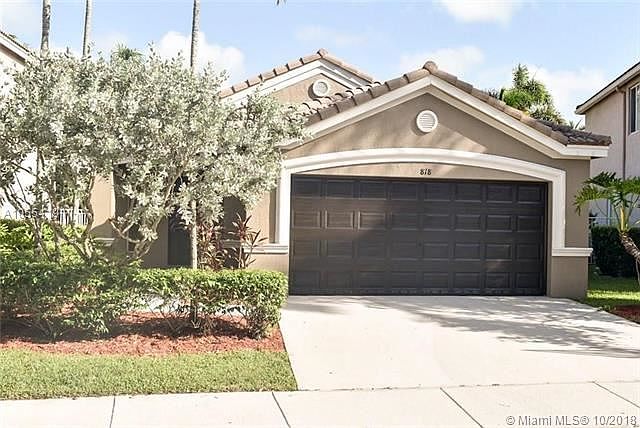 1st image of 818 Golden Cane Dr