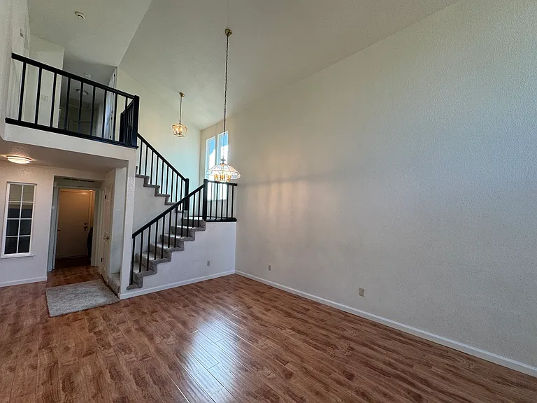 1870 Wembley Ct — Photo 7