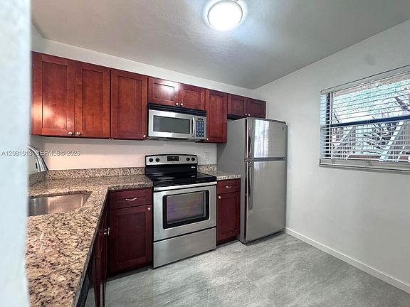 5th image of 10325 NW 11th St #101