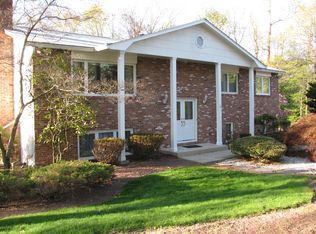 33 Hampton Rd, Airmont, NY 10901