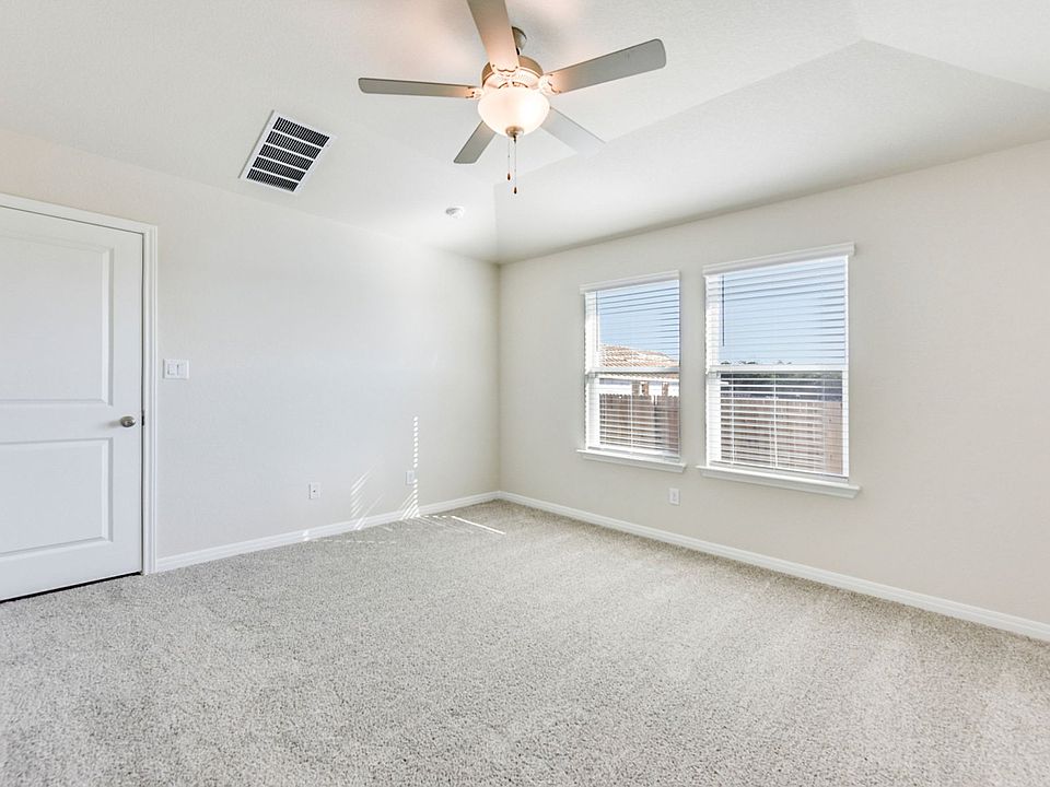 The Cascade 330 floorplan with the Cool Interior Package.