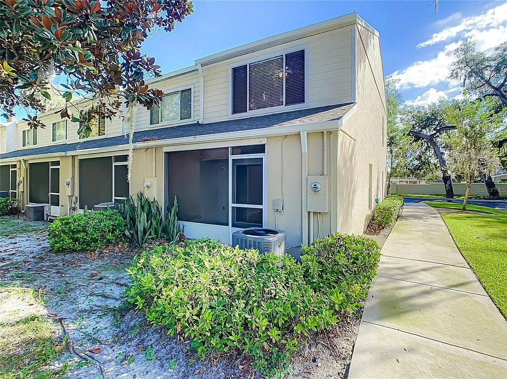 2 bed, 1.5 bath, 1095 sqft, $1,600 — Photo 2