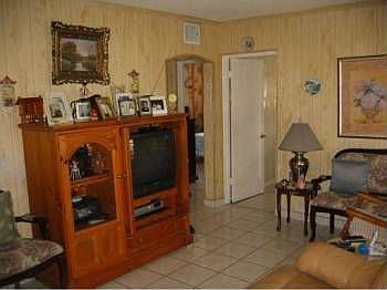 2nd image of 831 E 15th Pl
