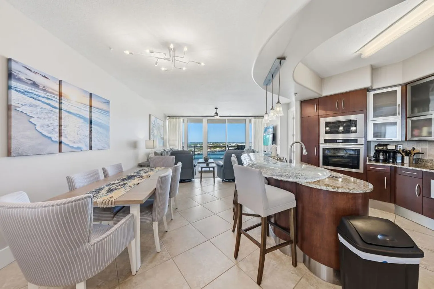 2 bed, 2.0 bath, 1539 sqft, $4,692 — Photo 2