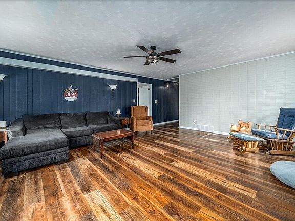 5th image of 136 Hayward Ave