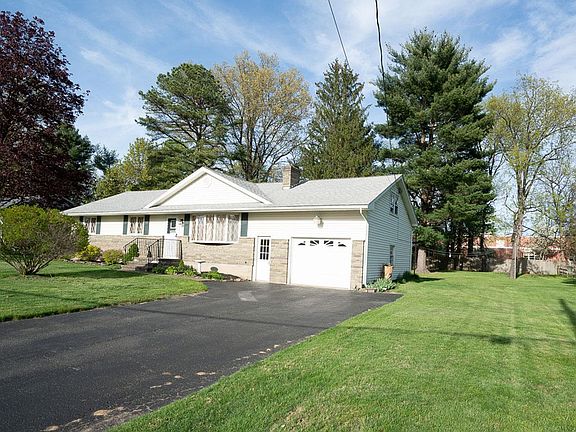 3rd image of 17 Lace Ln