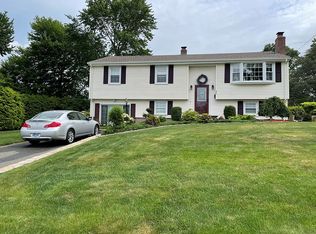 34 Ledge Dr, Rocky Hill, CT 06067