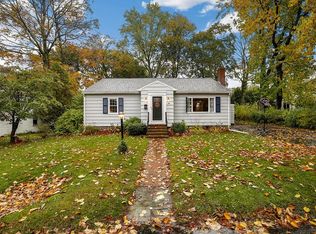 40 Pembrook Rd, North Andover, MA 01845