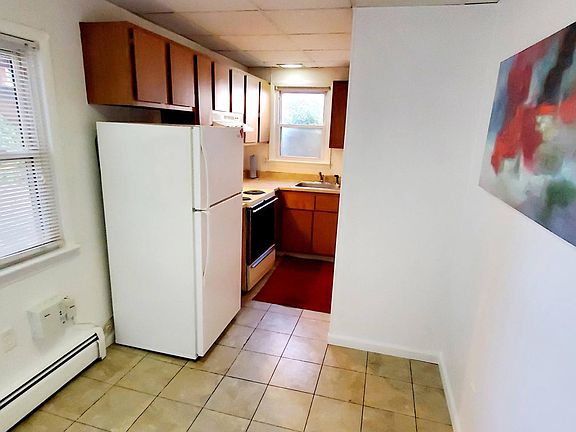 2nd image of 2342 Canby St #A