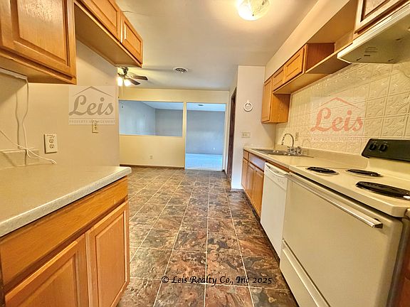 4th image of 208 Oxford Dr