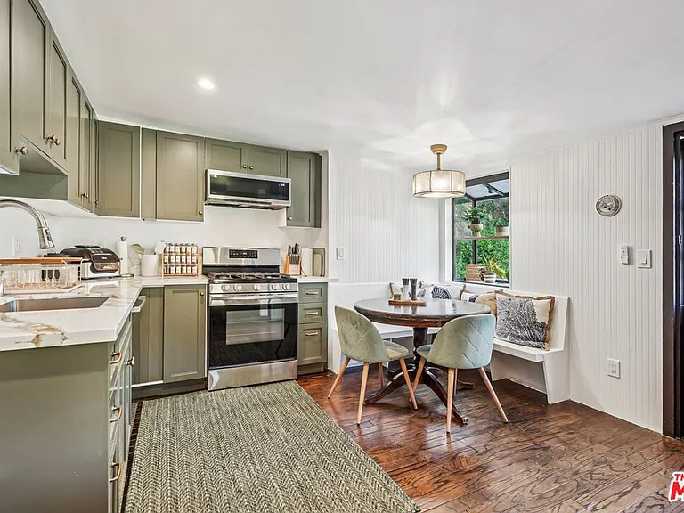 8718 Crescent Dr — Photo 18