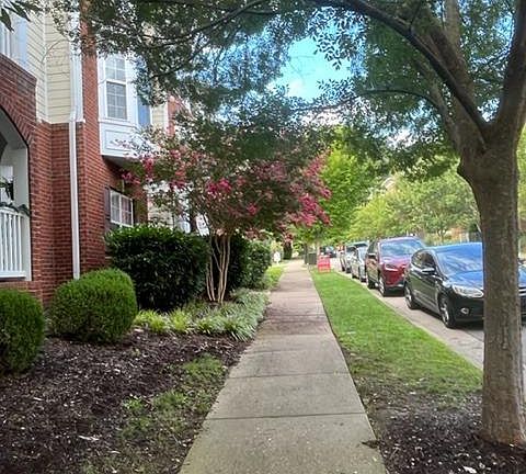 Sidewalks located throughout the complex. Great area for walking or running.
