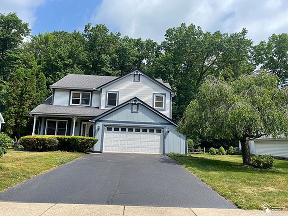 2nd image of 2004 Stoneybrook Ln