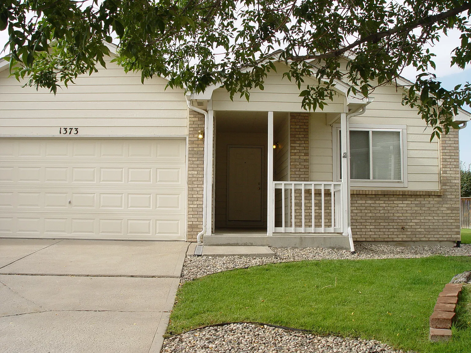 3 bed, 1236 sqft, $2,100 — Photo 2