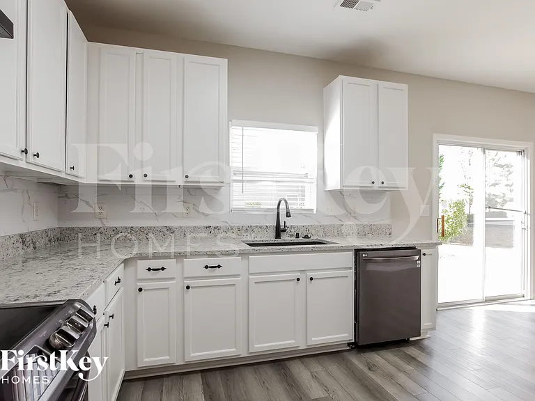 7421 Lamplighter Close Dr — Photo 8