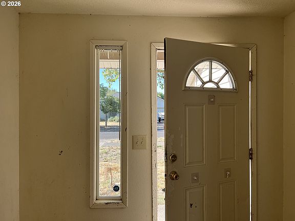 4th image of 705 Willamina Ave