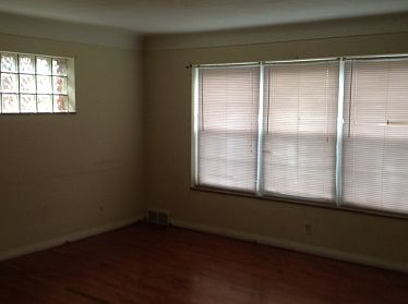 3rd image of 3940 Wilmington Ave #A