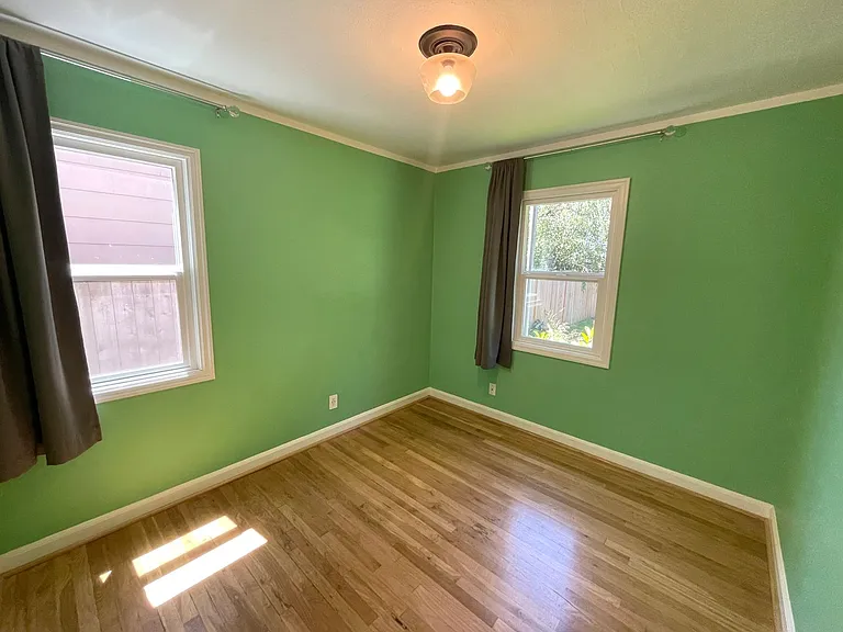 7015 N Greenwich Ave — Photo 11